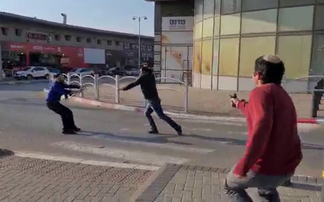 4 killed, 2 seriously hurt in stabbing attack at Beersheba mall; terrorist shot dead