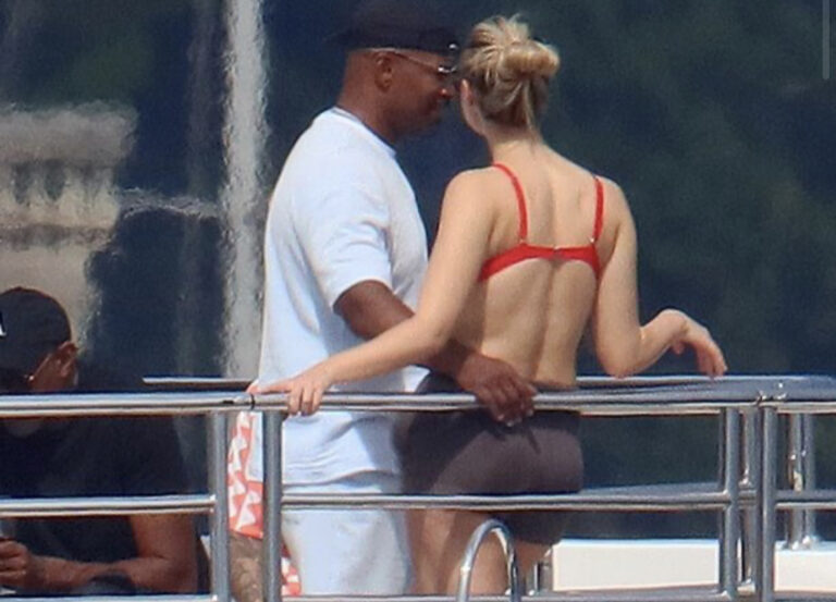 JAMIE FOXX WELCOME TO MY LOOOOOOVE BOAT!!!