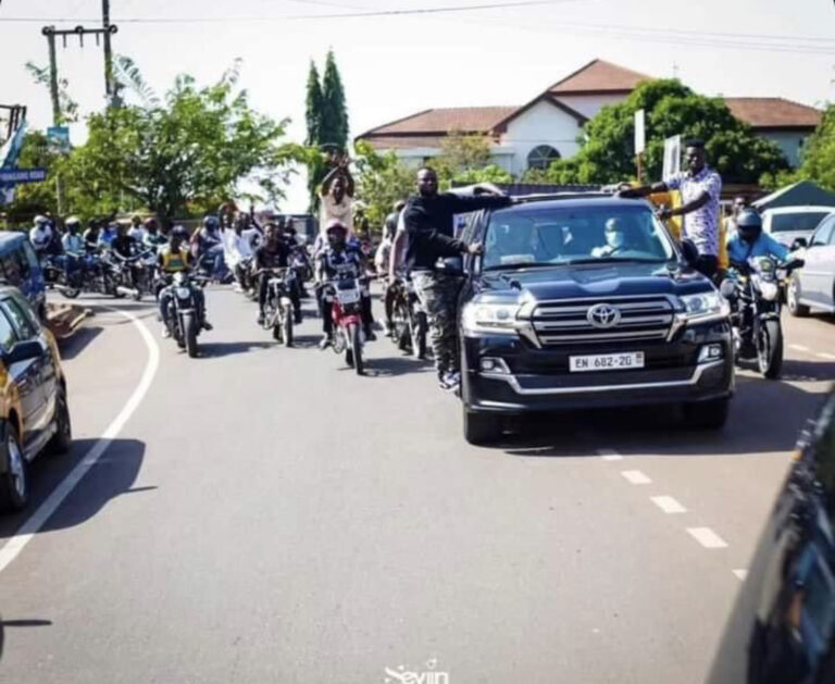 VIDEO: Shatta Wale arrives in Ghana like a King
