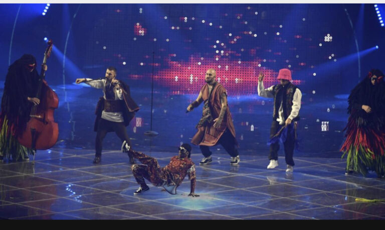 Ukraine wins 2022 Eurovision song contest as UK finishes second in Turin