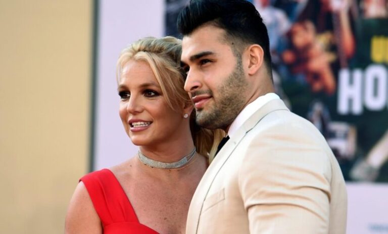 Britney Spears reports a miscarriage