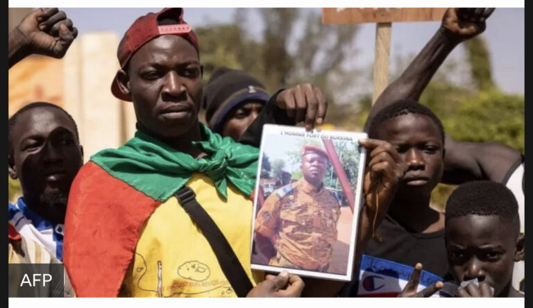 Burkinabé junta head in surprise talks with ex-leader