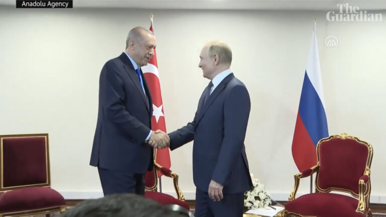 VIDEO: Erdoğan keeps Putin waiting in awkward moment ahead of Tehran talks