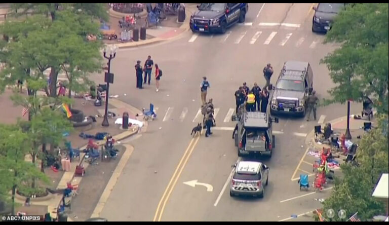 Illinois Shooting: 9 People shot ,5 dead and 16 injured