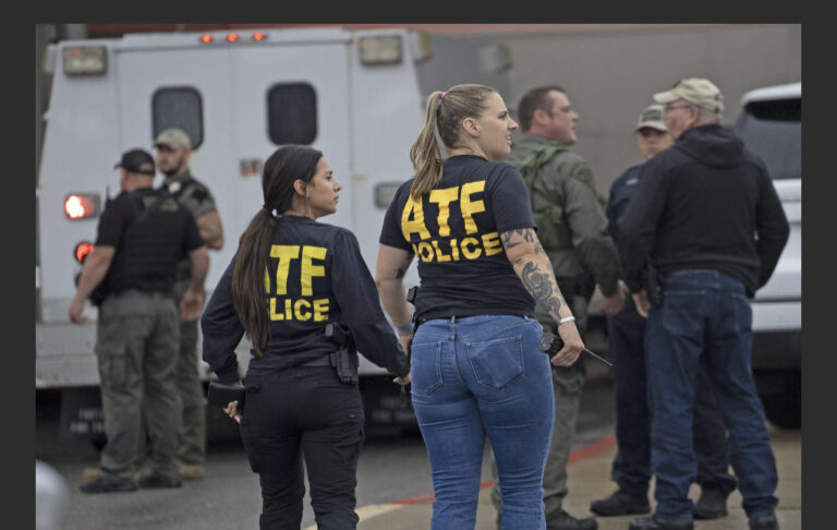 3 dead in Indiana Mall shooting;Witness kills gunman