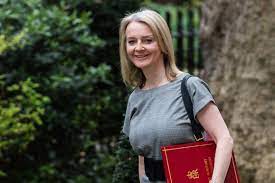 Liz Truss ‘plans to loosen immigration rules to boost UK economy