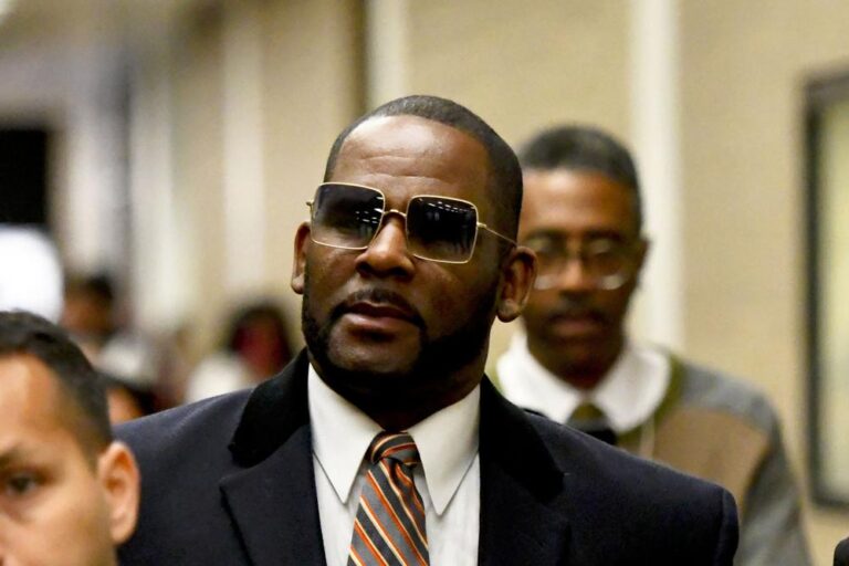 R. Kelly to pay $300,000 to victim in sex crimes case-Judge