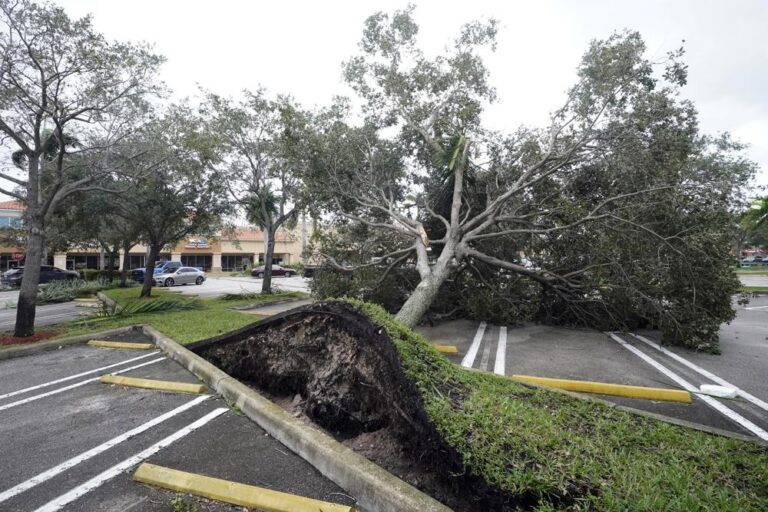 Hurricane Ian in Florida : Scenes of Destruction