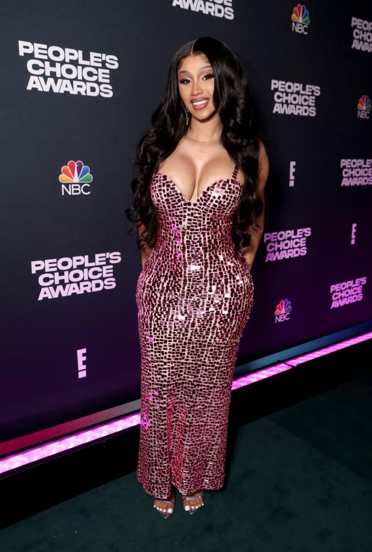 Cardi B shows off her eye-catching Curves