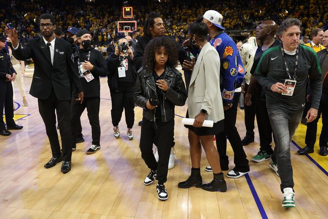 Blue Ivy Carter make a bid of over $80K for diamond earrings at the Art Auction