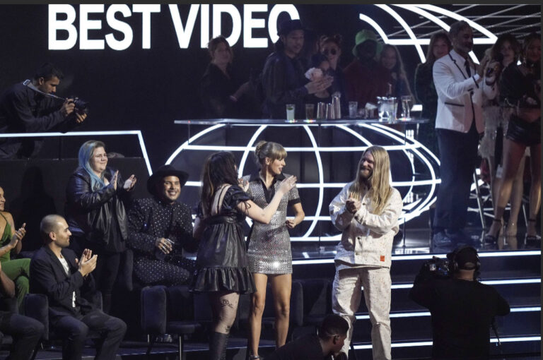 Taylor Swift wins big at Germany MTV EMA’s