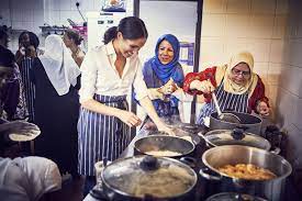 Meghan’s low-key Thanksgiving!In Los Angeles, the Duchess was seen making lunch for 300 homeless women