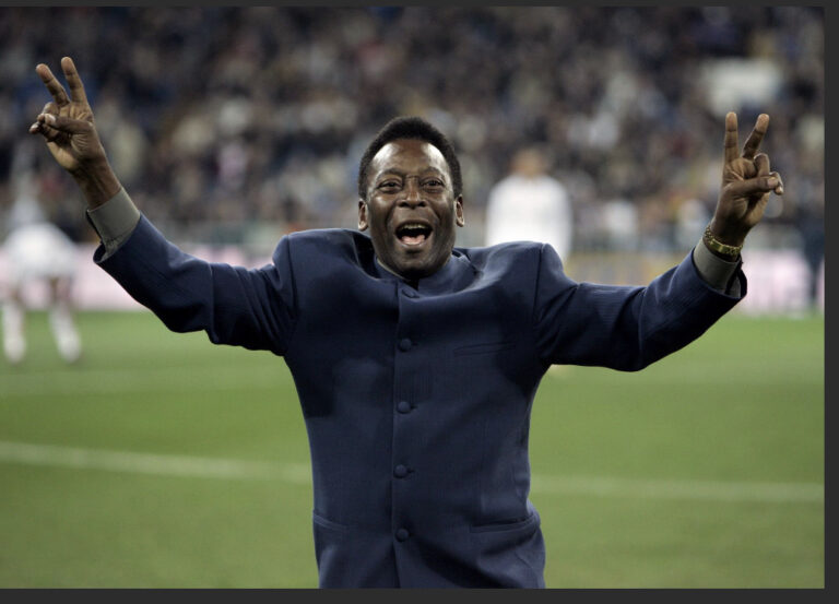 VIDEO: Pele lying in state in Santos’ stadium