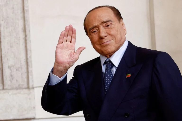 Berlusconi promises footballers a ‘bus full of whores