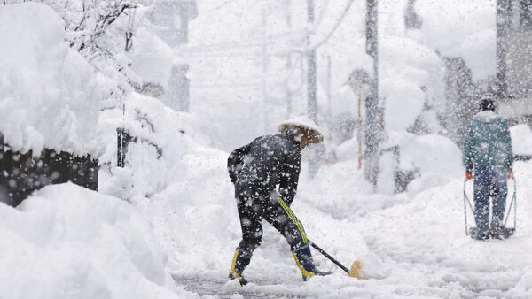 Three dead as heavy snow falls in Japan