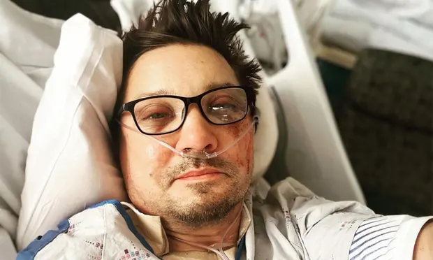 Jeremy Renner shares first statement – and selfie – after accident