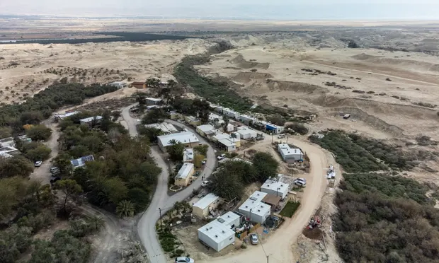 Israel calls on Lebanese to evacuate amid intense bombing