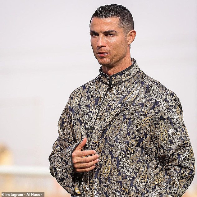 Cristiano Ronaldo dons traditional Middle-Eastern attire to honour Saudi Arabia holiday