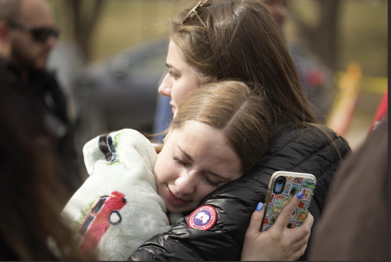 A 17 year old boy shoot 2 people at Denver High School