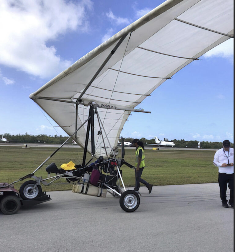 Cuban migrants fly motorised hanger into Florida