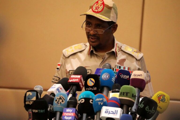 Sudan paramilitary group says it has seized presidential palace and Khartoum airport amid clashes with army