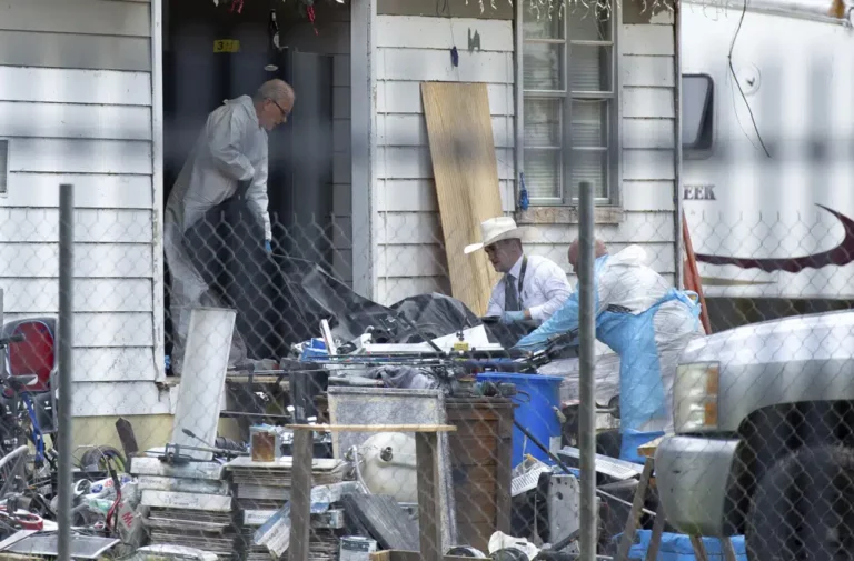 Man kills 5 in Texas after family complained about gunfire