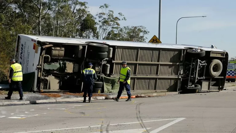 Hunter Valley: Ten people killed in wedding bus crash in Australia