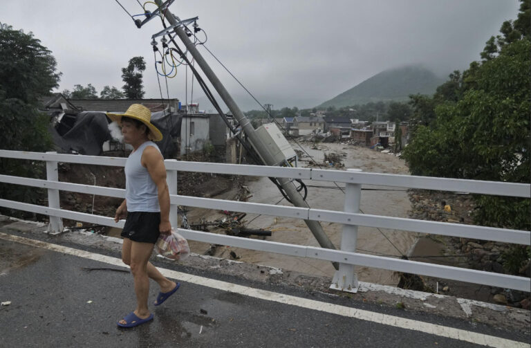 Beijing flood: 11 dead and 17 missing