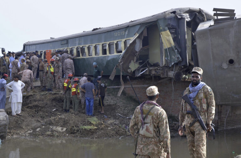 Pakistan train accident: 30 people dead 60 injured
