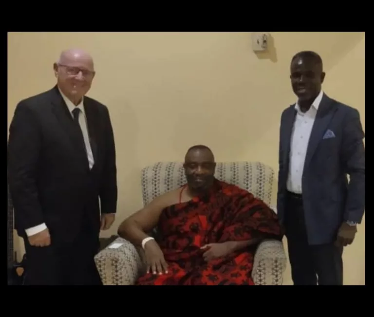 King TACKIE TEIKO TSURU II of Accra in Ghana meets Alain St. Ange