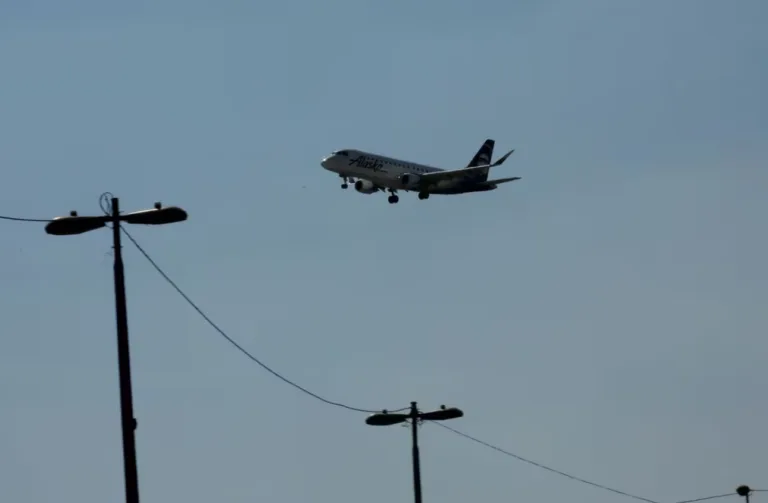 Alaska Airlines grounds all Boeing 737 MAX 9 amid window incident