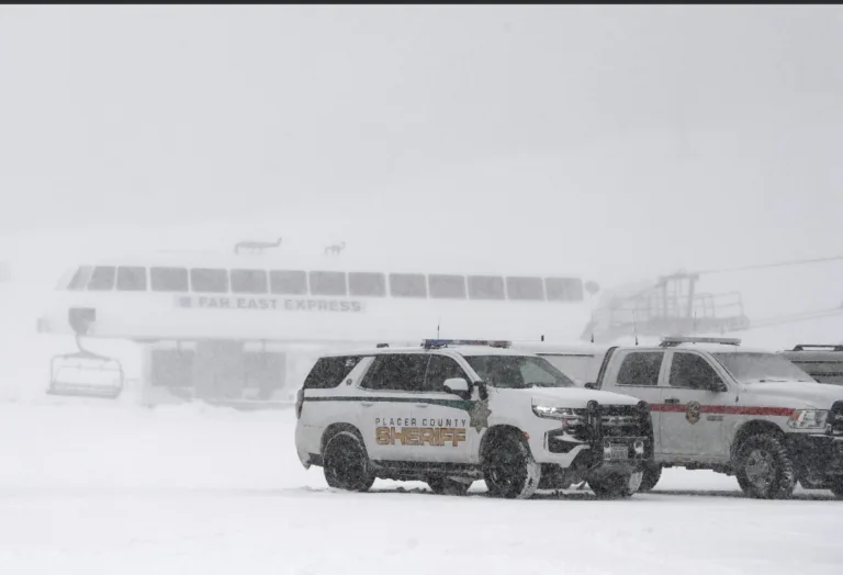 California Ski Resort: Avalanche kills,injures 3