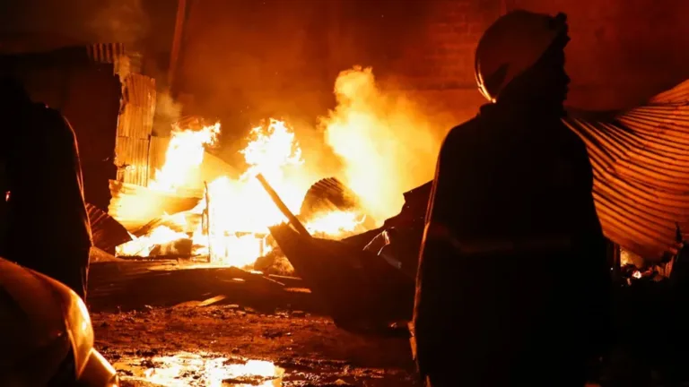 Nairobi fire: Gas blast in Kenyan capital kills two and injures hundreds