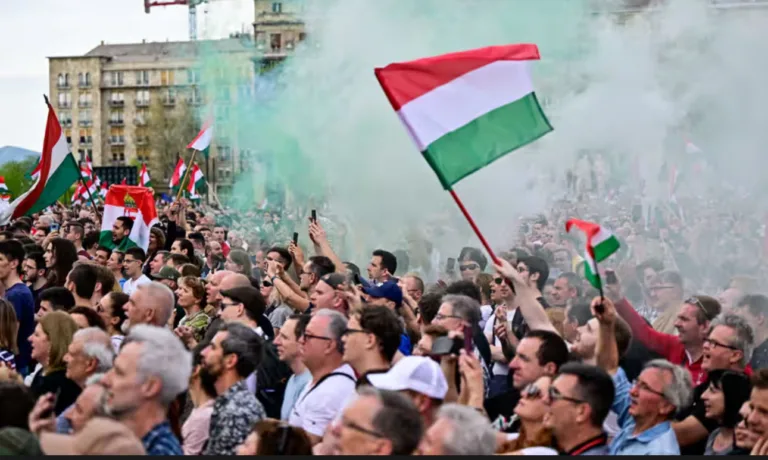 New challenger to Viktor Orbán leads huge demonstration in Budapest