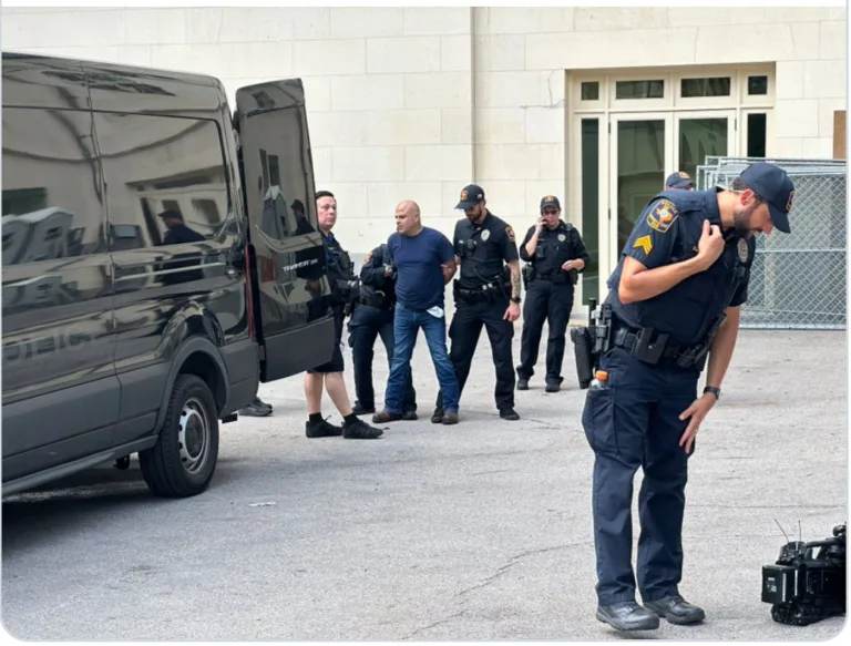 Police and students clash at University of Texas at Austin