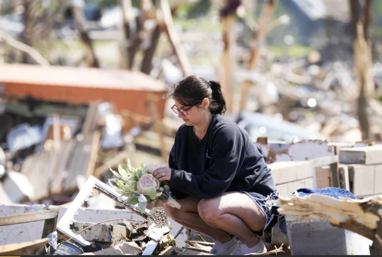 More bad weather hits Iowa destroyed many homes
