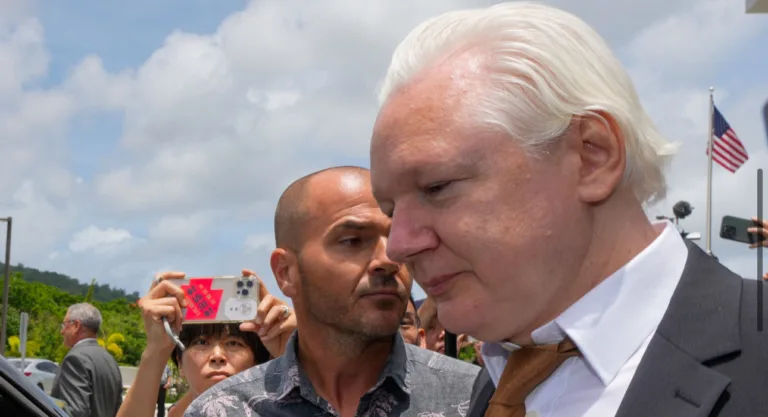WikiLeaks Julian Assange admits spying charges as plea deal with USA