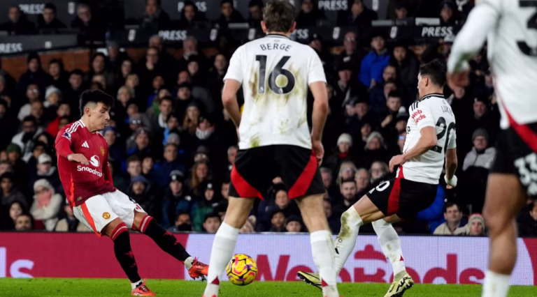 Manchester United Overcome Fulham in Thrilling Premier League Clash
