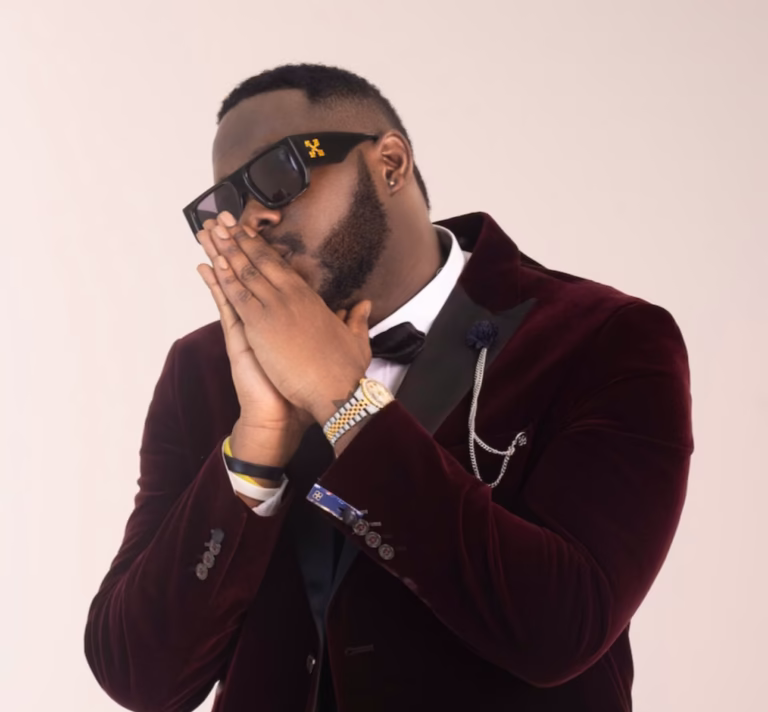 Medikal to Fans: “I’m Already Blessed, Stop Throwing GH¢1 Notes at Me”