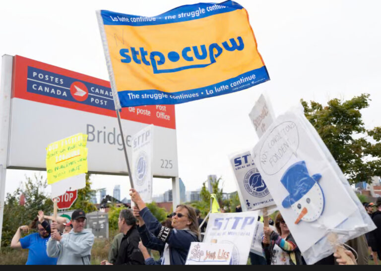 Canada postal workers strikes