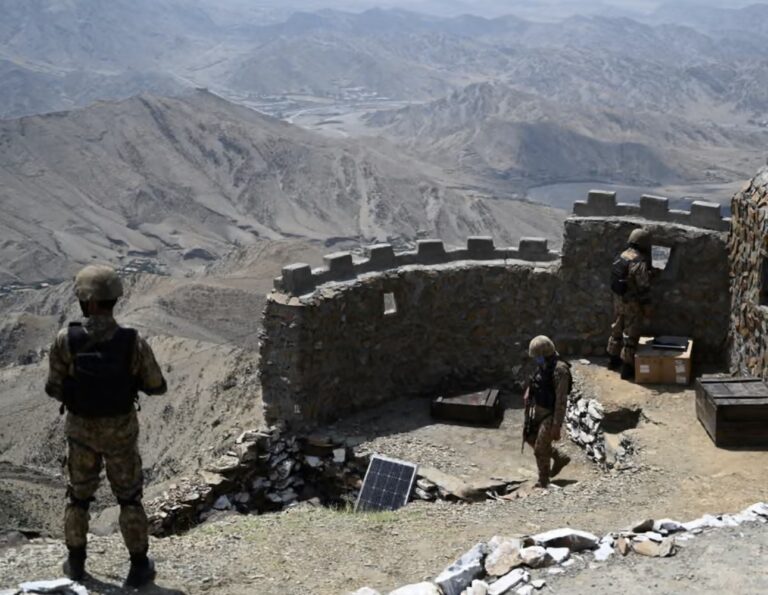 Heavy clashes erupt along Pakistan-Afghanistan border