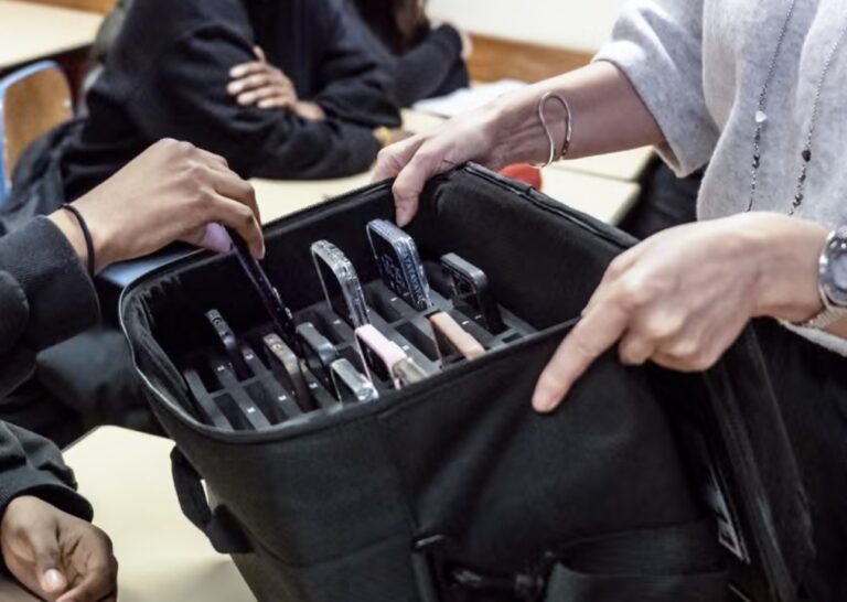 French lawmakers vote to ban social media use by under-15s